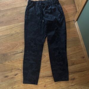 lululemon athletica Black/Gray Camouflage On the Fly Pants